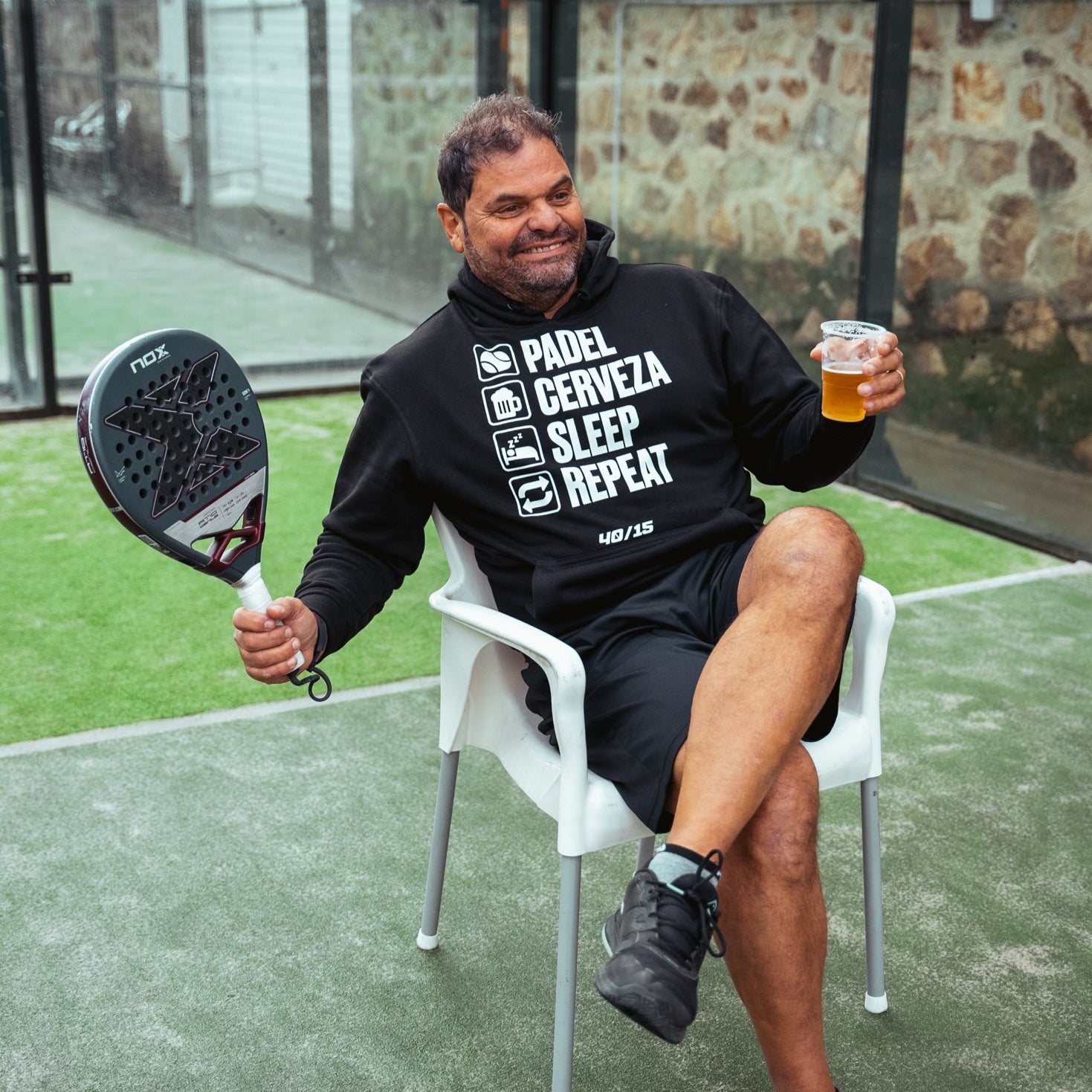 PADEL-CERVEZA-SLEEP-REPEAT_PISTA